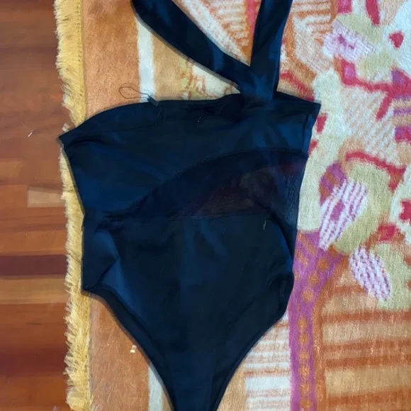 ALIEVA XL Skylar prune asymmetric cutout swimsuit black - Picture 5 of 6